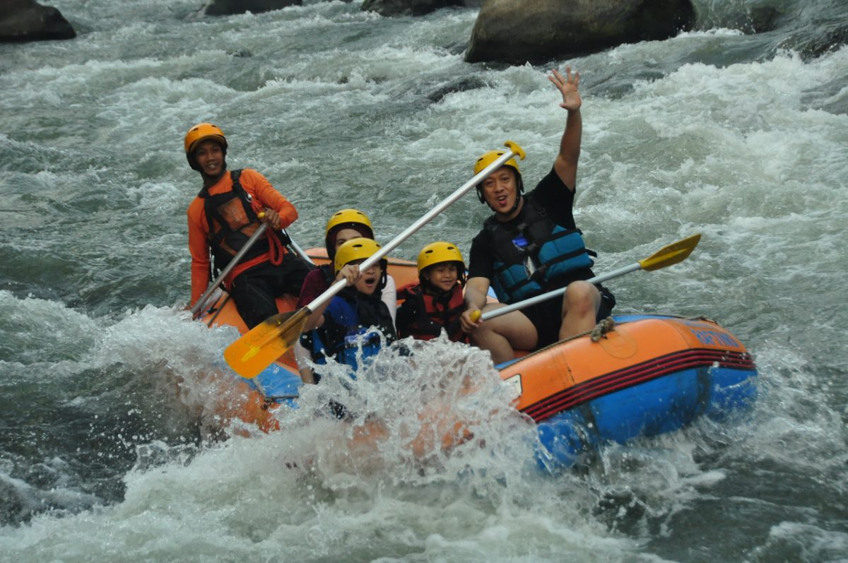 Delta Elo Rafting Wisata arung jeram sungai Elo dan Progo Magelang Jogja. WA 081392788811